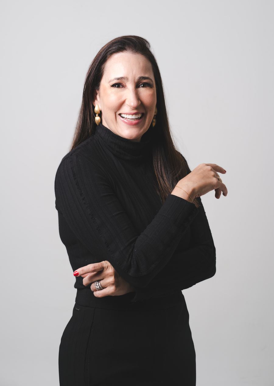 Dra. Catherine Sales, cirurgiã buco maxilo facial e implantodontista